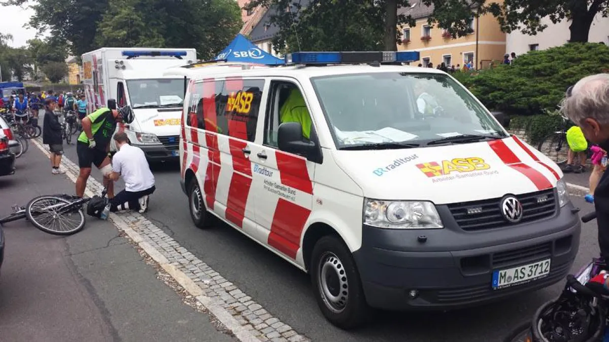 Der ASB München sorgt für eine schnelle und sichere Versorgung der Radler – Foto  - ASB München