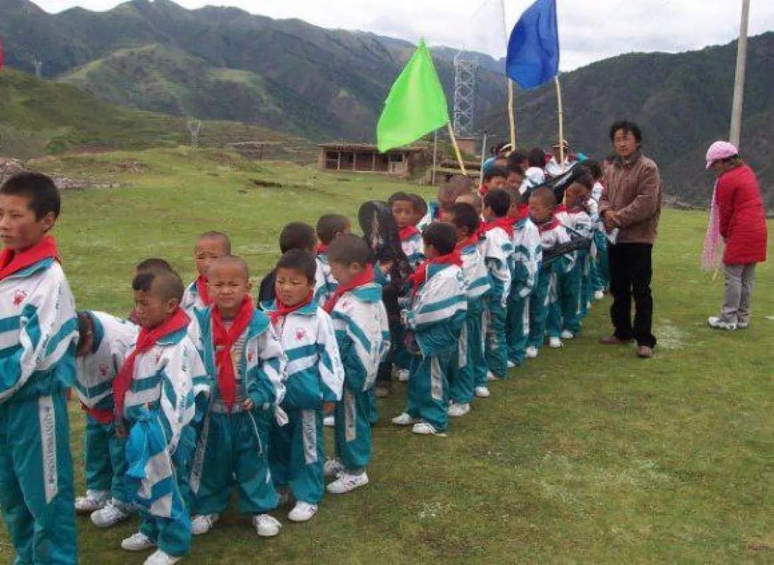 Die Waisenkinder beim Morgenappell
