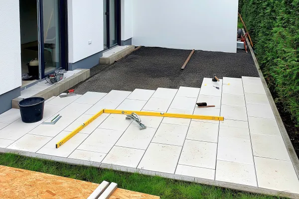 Bild: Professioneller Terrassenbau der A-Z Garten- und Landschaftspflege GmbH für Berliner Privatgärten