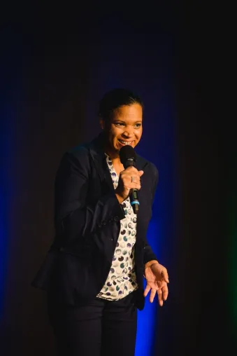 Bild: Weltrekordhalterin des 1. Internationalen Speaker-Slam ist Gründerin des Frauenclubs Hannover