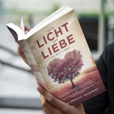 Bild: Der Bestseller „Dein Licht der Liebe – Selbstliebe“ von Cherry Media – Das Buch für ein besseres Leben