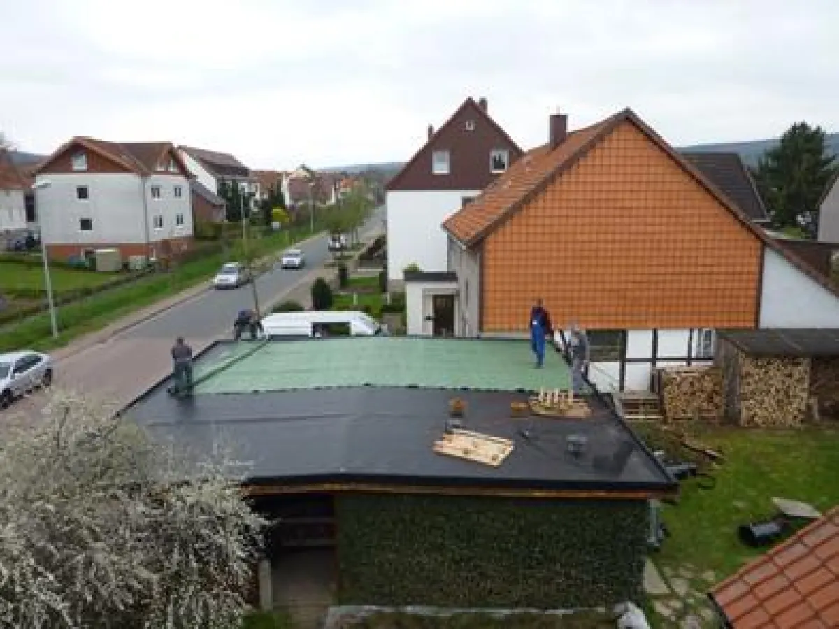 Das ABG®-Deckendicht-System ist die optimale, wasserdichte, wurzelresistente Abdichtung, um ein Dach zu bepflanzen