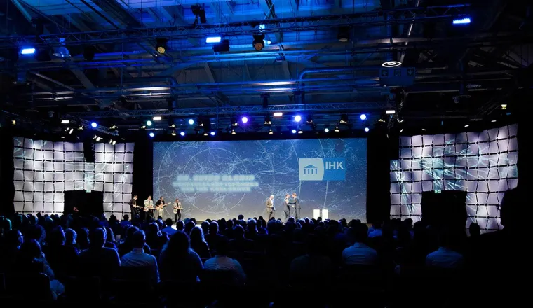 Bild: PINK versetzt IHK Ehrungsgala „zurück in die Zukunft“