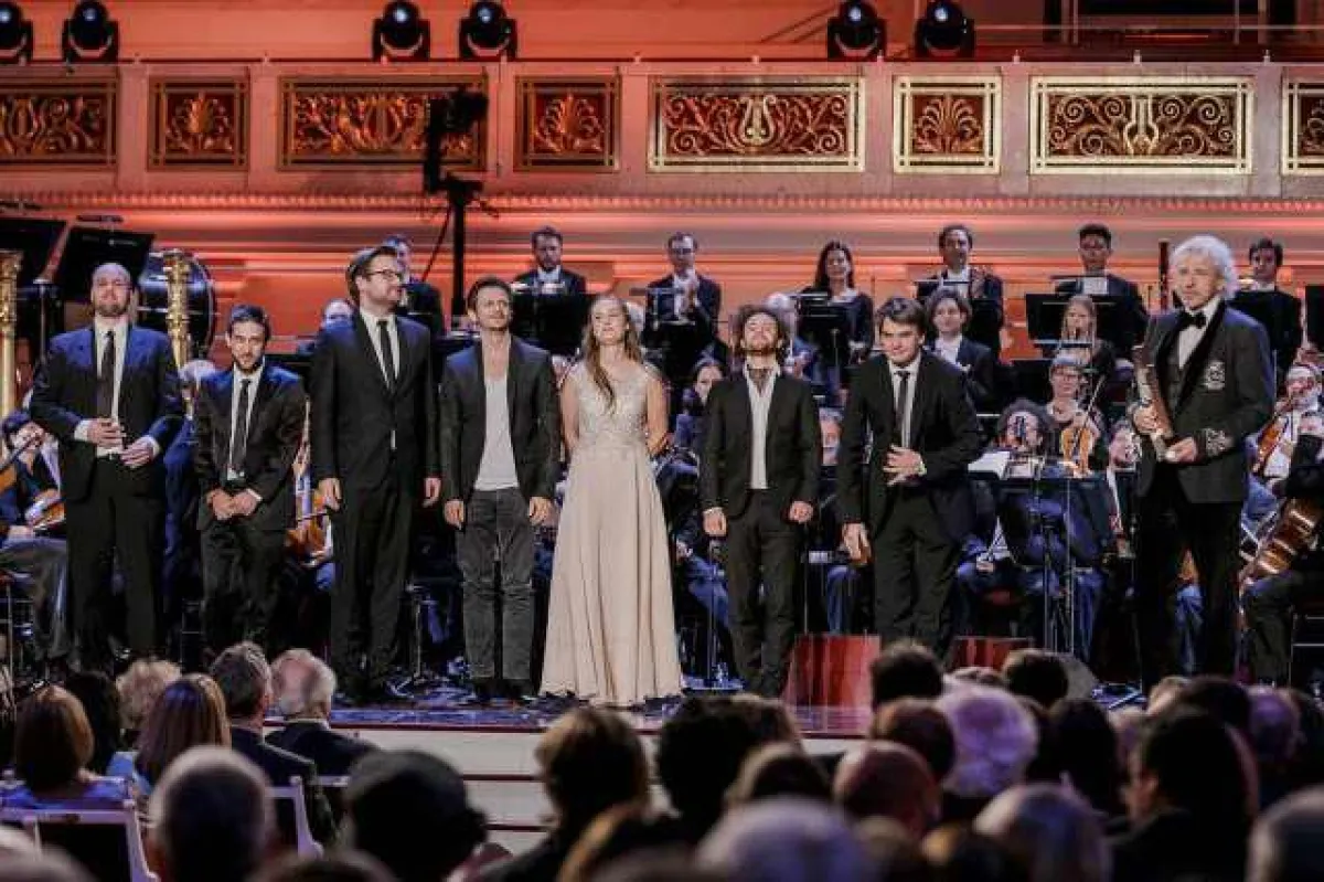 Entertainer Thomas Gottschalk überreichte dem Berolina Ensemble den Echo Klassik für die beste Kamme