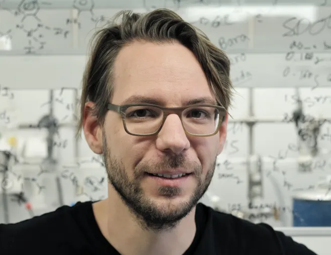 Diamanten aus Dreck? Europäischer Forschungsrat fördert Chemiker der Saar-Universität mit zwei Millionen Euro Bild: Diamanten aus Dreck? Europäischer Forschungsrat fördert Chemiker der Saar-Universität mit zwei Millionen Euro