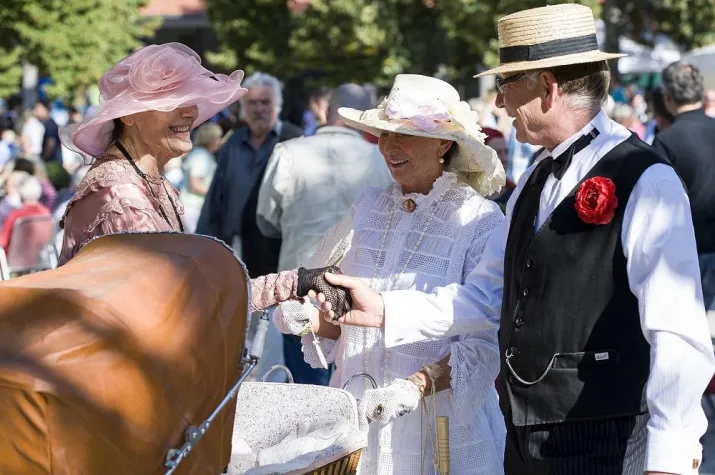 Bild: Lustwandeln wie Sisi und Kaiserin Auguste Viktoria. Jugendstilfestival Bad Nauheim, 6.-8.9.2013
