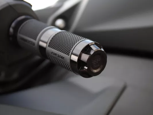 Neue Motorradgriffe: Optimaler Grip jetzt auch für alle Ø22,2 mm Lenker Bild: Neue Motorradgriffe: Optimaler Grip jetzt auch für alle Ø22,2 mm Lenker