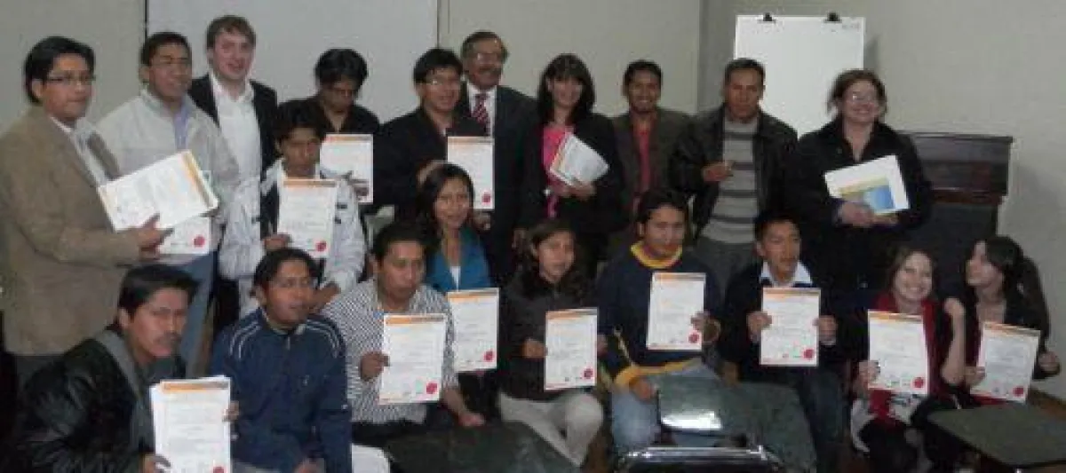 Bolivianische IT-Experten nahmen erfolgreich an Abschlussprüfung teil