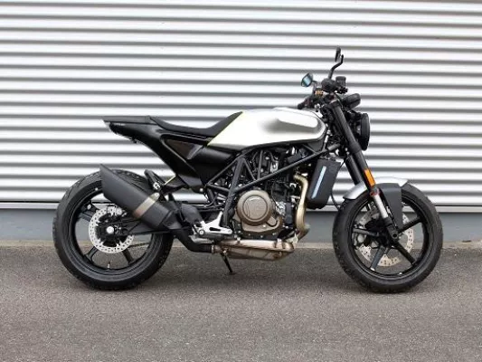 Bild: Aufrecht wie ein König | Mit dem ABM-Superbike Umbau für die Vitpilen 401 und 701