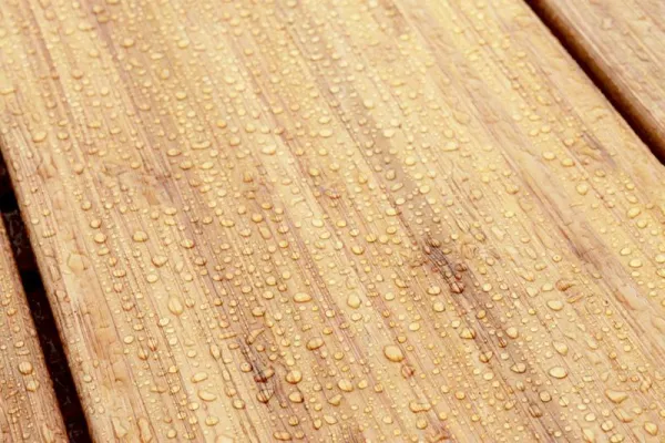 Bambus Terrassendielen in hellen Farbtönen – schön auch in „Natur“ Bild: Bambus Terrassendielen in hellen Farbtönen – schön auch in „Natur“