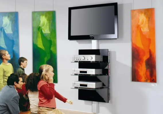 Bild: Meisterwerke die aus dem Rahmen fallen / Das neue Möbel-Sortiment von VCM setzt neue Maßstäbe