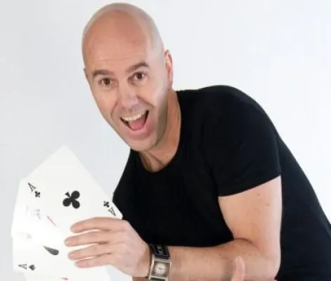 Bild: GIOVANNI ALECCI VERSCHIEBT NICHT NUR HÜTCHEN FÜR SMART – WIR ZAUBERN AUCH