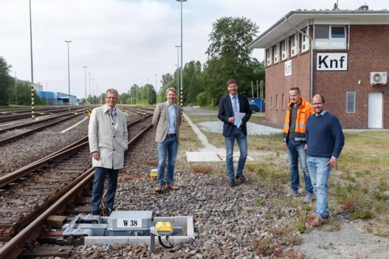 Moderne Stellwerkstechnik für die Hafenbahn in Emden Bild: Moderne Stellwerkstechnik für die Hafenbahn in Emden