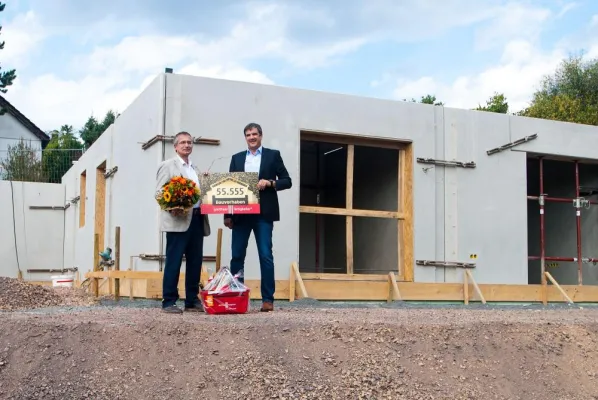 Bild: glatthaar-fertigkeller: 55.555stes Objekt ausgeliefert/ Bauherr in Singhofen vertraut auf Marktführer