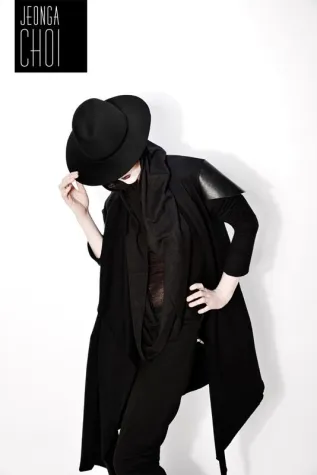 Bild: JEONGA CHOI BERLIN: autumn/winter 2013 "HANIWA"