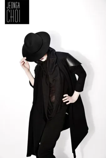 Bild: JEONGA CHOI BERLIN: autumn/winter 2013 "HANIWA"