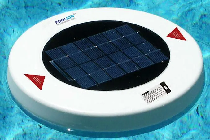 Bild: Wasseraufbereitung in Pools/Schwimmbädern mit solarbetriebenem Produkt der Marke POOLION