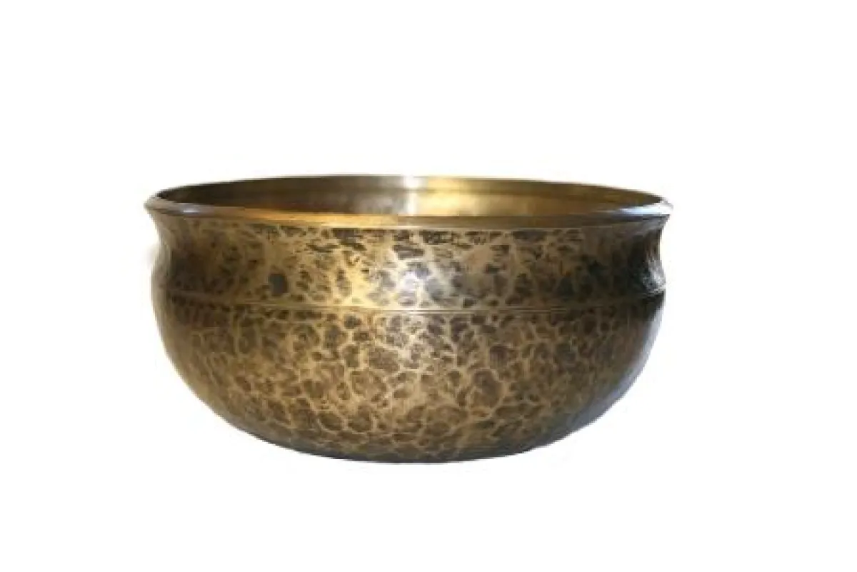 Antike Klangschale bei Abaton Vibra