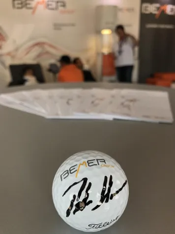 Großer Andrang am BEMER-Stand bei den Porsche European Open 2017 Bild: Großer Andrang am BEMER-Stand bei den Porsche European Open 2017