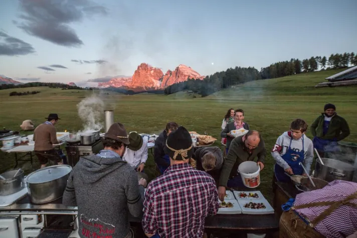 Bild: Genuss-Event "Tabbla Toò" zum 4. Mal auf der Seiser Alm