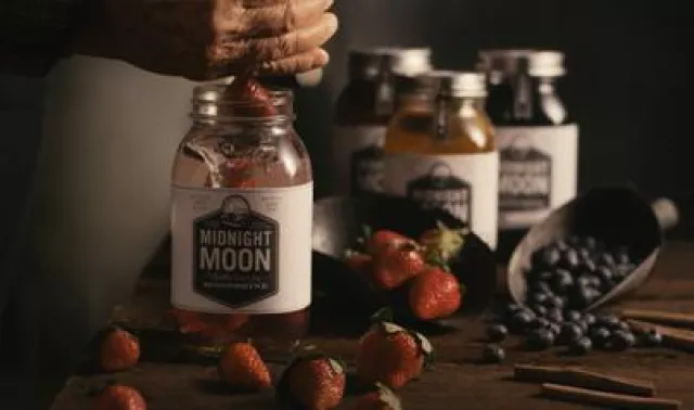 Midnight Moon Moonshine – ab Anfang Dezember für den B2B Handel exklusiv über die DiBu Power GmbH erhältlich Bild: Midnight Moon Moonshine – ab Anfang Dezember für den B2B Handel exklusiv über die DiBu Power GmbH erhältlich