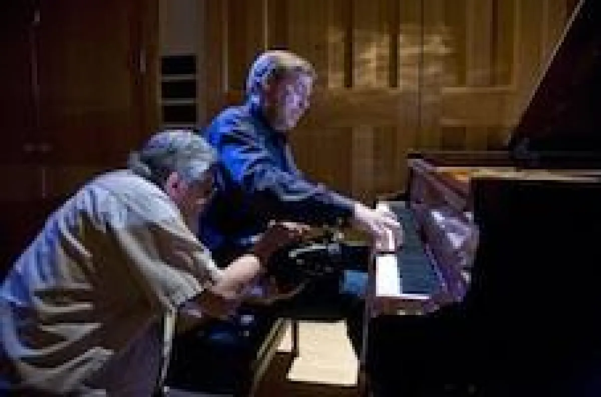 Michael Lawrence bei Filmarbeiten mit dem amerikanischen Pianisten Mike Hawley.