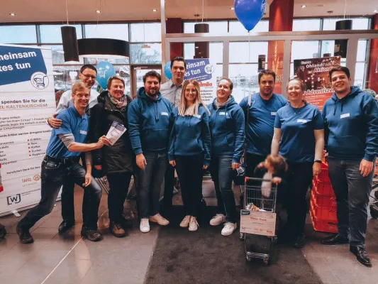 Bild: Erfolgreiche Kauf-1-Mehr-Aktion von jungen Unternehmern und Führungskräften