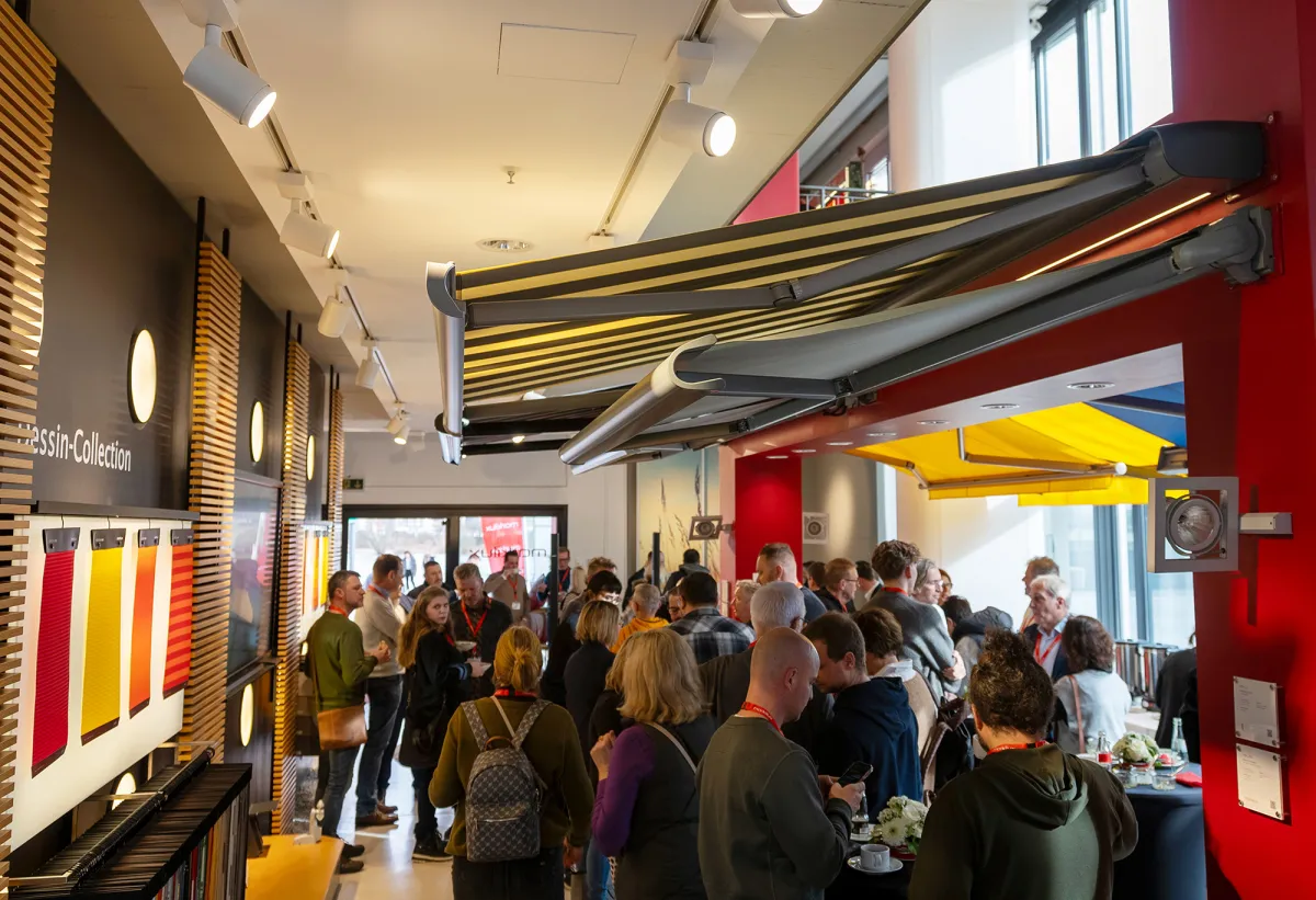 markilux hat seine Neuheiten für die Saison 2024 im Frühjahr in den eigenen Schauräumen vorgestellt. (© markilux)