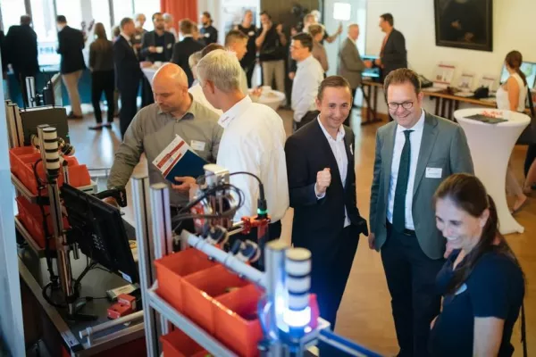 Bild: Offen für die Zukunft – Unternehmer erlebten Digitalisierung zum Anfassen