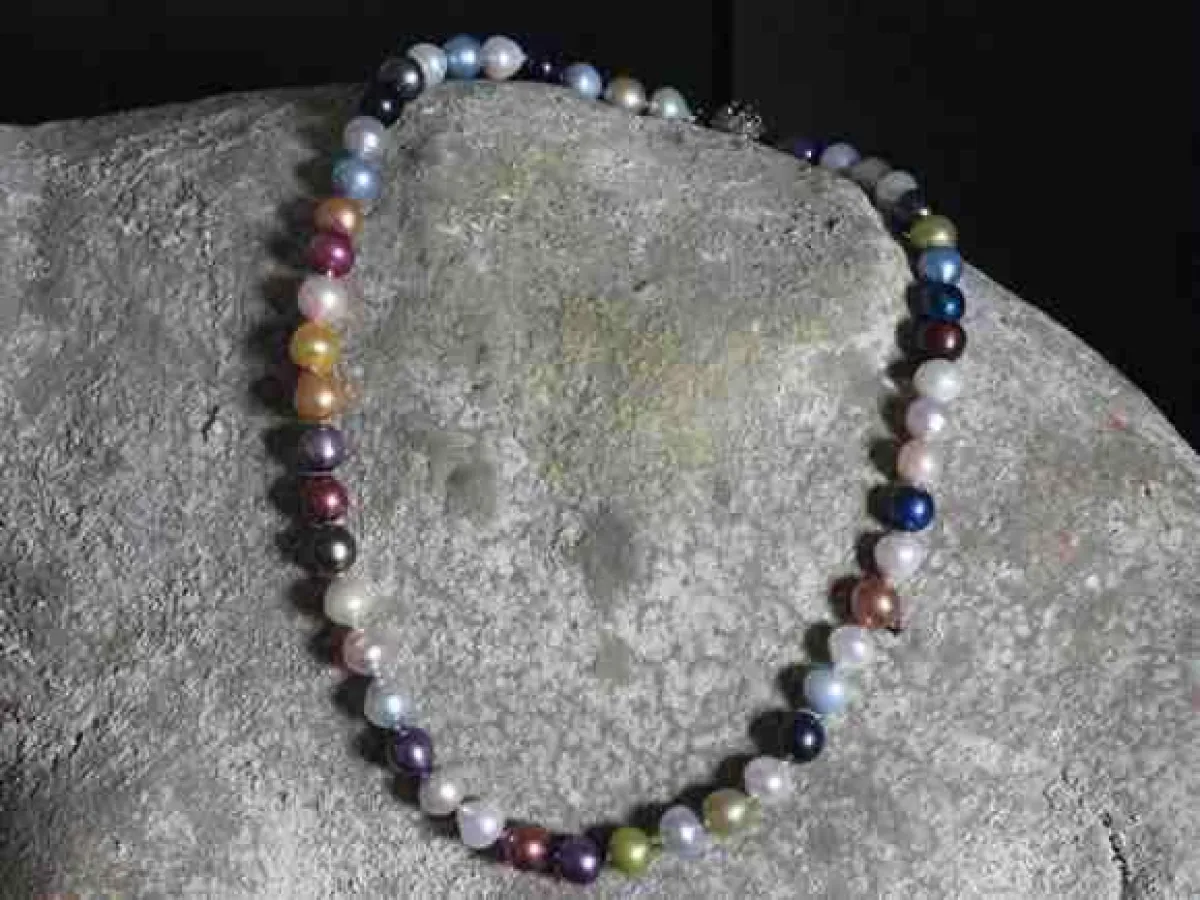 Multicolor-Collier aus Süsswasser-Zuchtperlen im aktuellen sign of soul-Sortiment