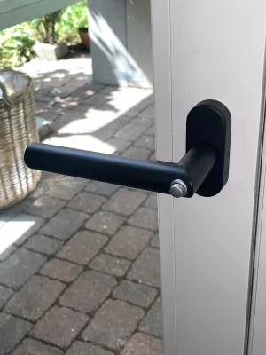 Bild: Revolutionäre Edelstahl Fensterolive KOBLENZ – abgeschlossen ohne Schlüssel !