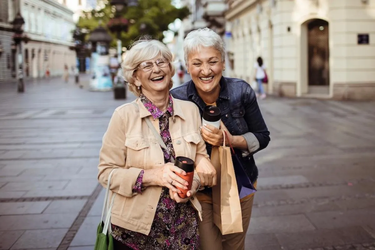 Mit Hörgeräten aktiv durchs Leben (Foto: istock.com/Geber86)