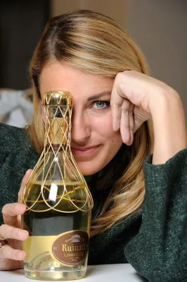 Bild: BELVINI.DE stellt einzigartiges Produkt von Ruinart Champagner vor