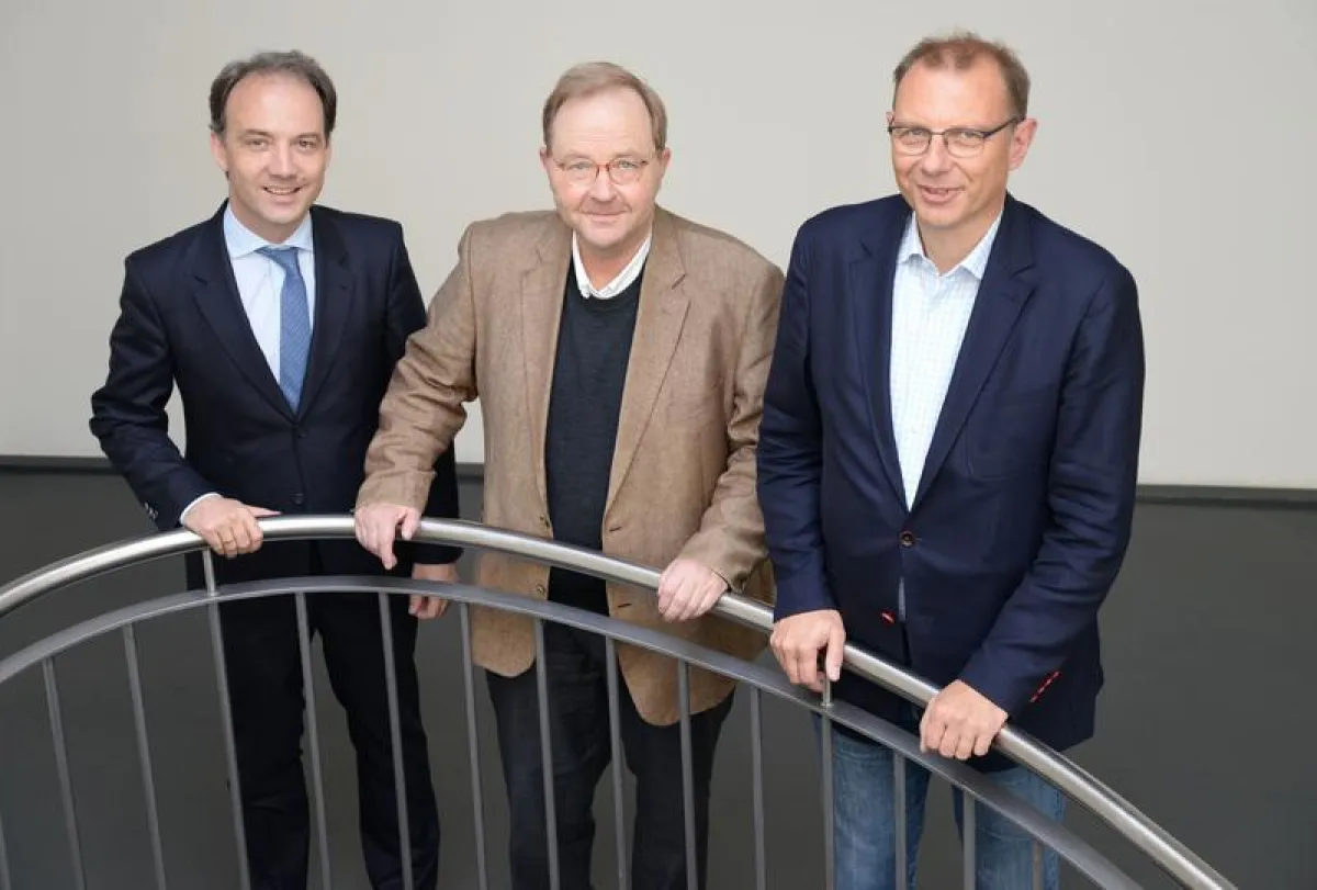 Die Osnabrücker Professoren (v.l.) Dr. Christoph Busch, Dr. Dr. h.c. mult. Christian von Bar sowie Dr. Hans Schulte-Nölke wirken im Vorstand des Europäischen Rechtsinstituts mit. (Foto: Universität Os