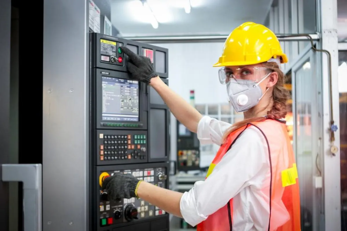 MES helfen, Arbeitsanweisungen umzusetzen (Foto: shutterstock_1681354969_Stella_E.)