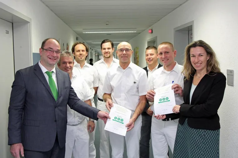 Bild: Drei „AOK-Lebensbäumchen“ für ATOS Orthopädische Klinik Braunfels