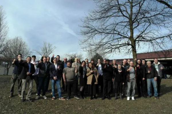 Bild: Absolventen verabschieden sich ins Berufsleben