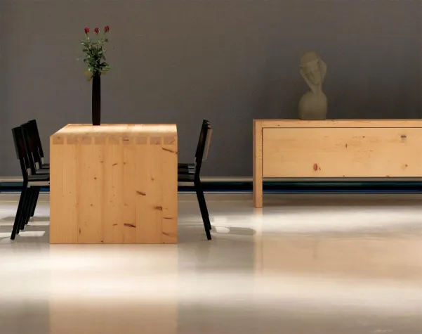 Bild: DECARUS - zeitlose Möbel aus sehr altem Holz