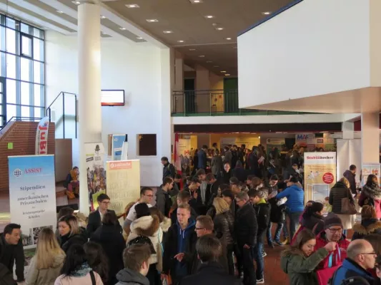 Bild: Auf die JuBi, fertig, los! Die Spezialmesse für Auslandsaufenthalte kommt nach Schwaben