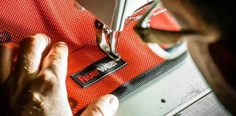 Bild: 2016: Brandheißer Start bei Feuerwear