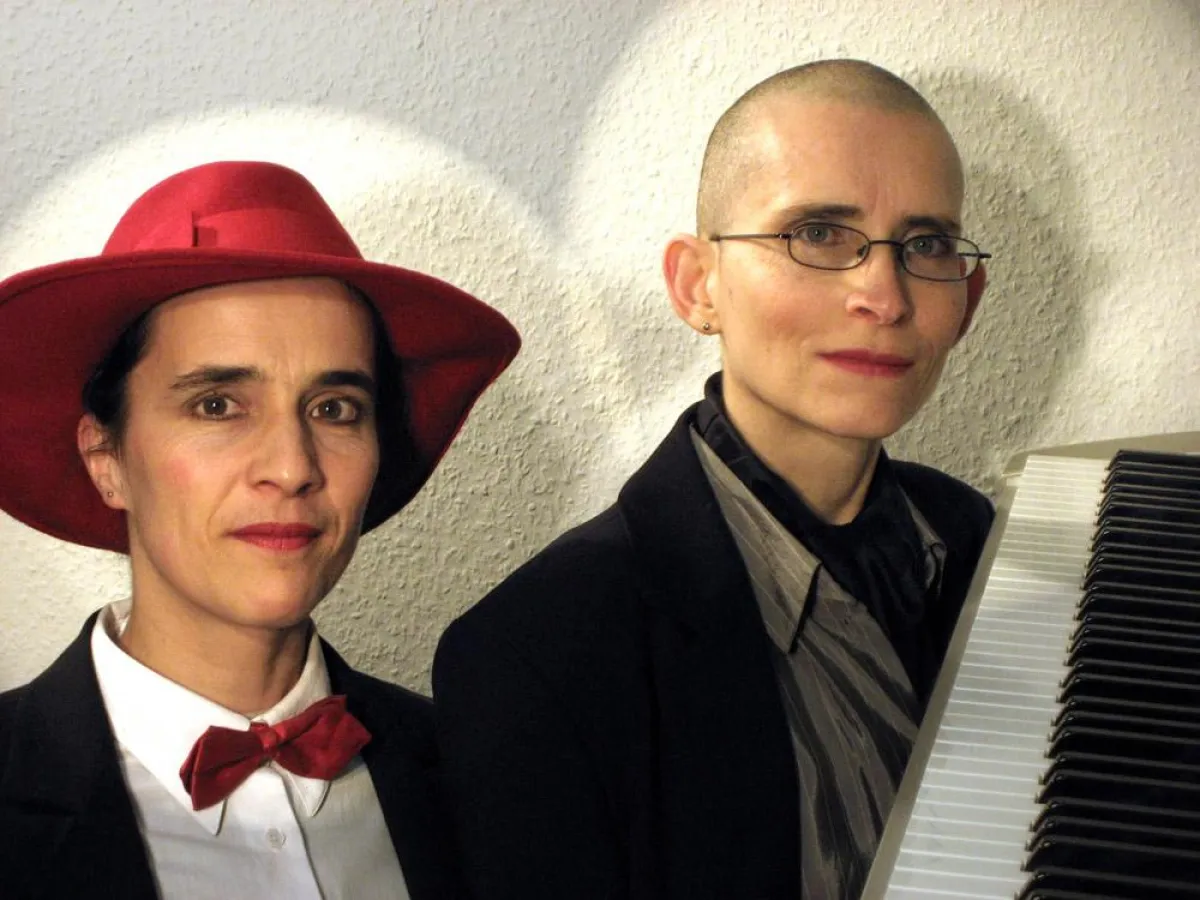 Lieder zum Wahljahr 2009 und zum Frauenwahlrecht: ANA & ANDA, Musik und Bühnenkunst