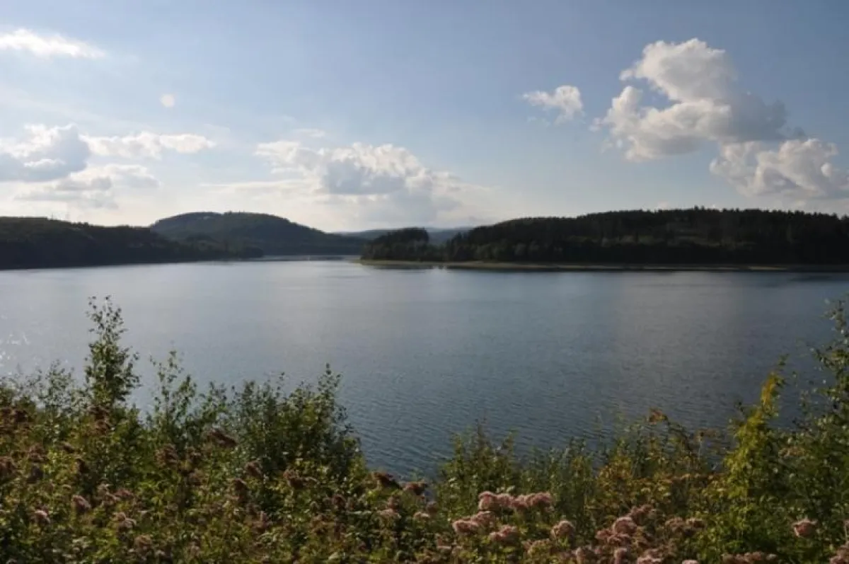 Der Talsperrenweg passiert auch den Biggesee im Sauerland