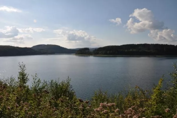 Auf dem Talsperrenweg durch Bergisches Land und Sauerland Bild: Auf dem Talsperrenweg durch Bergisches Land und Sauerland