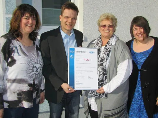 Bild: Die Altena-TCS GmbH ist erfolgreich nach ISO 9001 zertifiziert