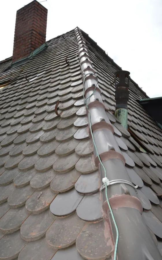 Auch Blitzschutz und Durchdringungenwerden beim DachCheck unter die Lupe genommen