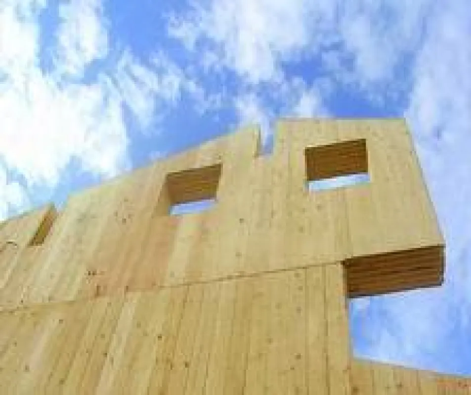 Nature Homes von Waldberg-Haus können mit massiven Holzmauern gebaut werden, die aus kreuzweise gepressten Fichtenbrettern bestehen. Diese werden als fertige Wandelemente geliefert.