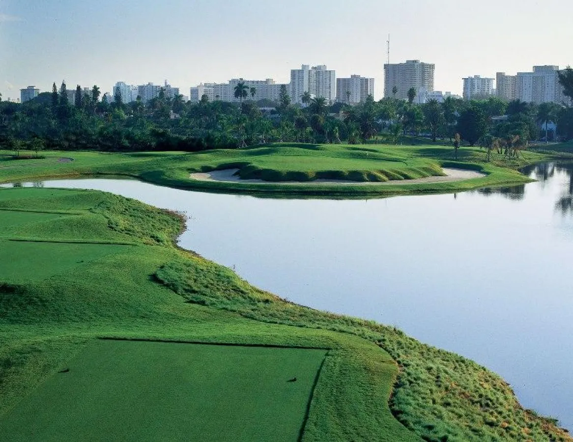 Zahlreiche Golf Resorts und Golfplätze, wie beispielsweise der Miami Beach Golf Club sind beim Miami