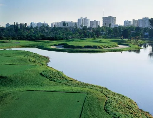 Bild: Abschlag frei für den ersten „Miami Golf Month“