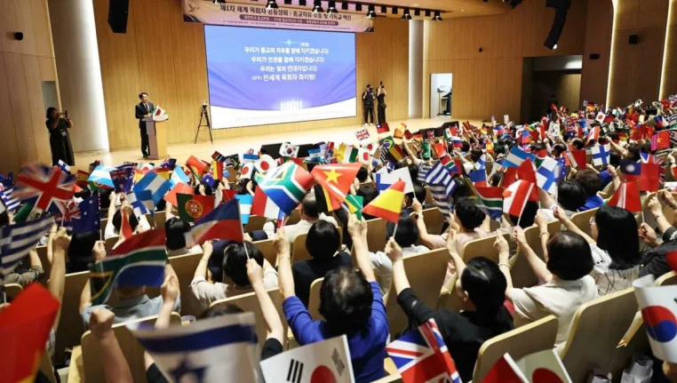 Bild: 3.000 Pastoren weltweit: "Religionsfreiheit in Südkorea in der Krise - 95-jährigen Religionsführer freilassen"