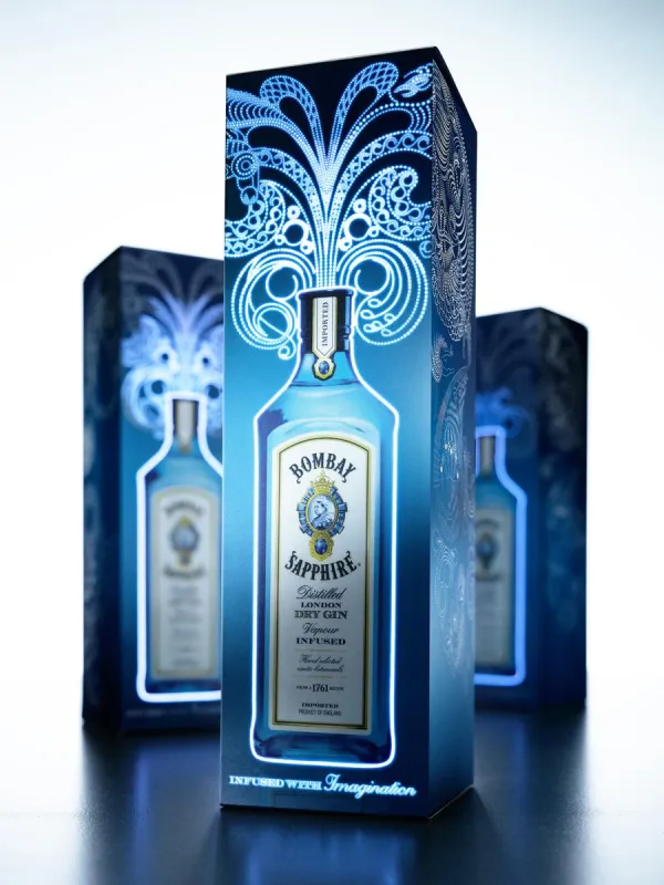 Leuchtende Verpackung der 1. Stunde - Bombay Sapphire